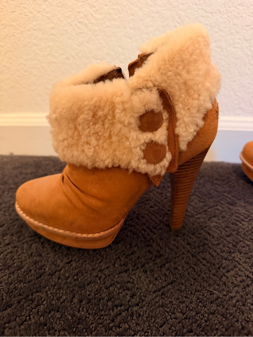 Y2K UGG Georgette platform heels / shearling cuff / chestnut / size 6 - Picture 5 of 5